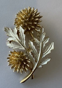 Capri Vintage goldfarbene und weiße Emaille Distel Blume Blätter Brosche Anstecknadel 3D - Bild 1 von 14