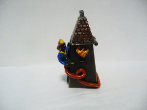 THIMBLE VINTAGE HEAVIER BRONZE W/HANDPAINTED ACCENTS BURNING HOUSE W/FIREMAN+++ - Picture 1 of 6