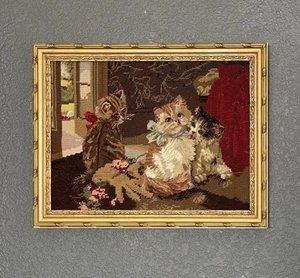 "Hilo de lana vintage NEEDLEPOINT CATS gatito con marco dorado 12""x16""" - Imagen 1 de 12