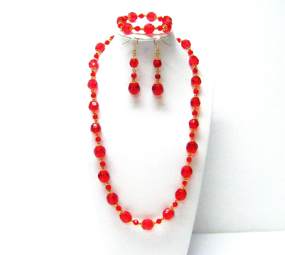 Abalorio acrílico facetado cristal translúcido rojo rubí con fornituras doradas cuello/brazalete/oreja Foto 1 de 4