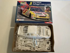 Revell Monogram 5 Kelloggs Terry Labonte Monte Carlo 1/24 Modellauto Bausatz Open Box - Bild 1 von 9