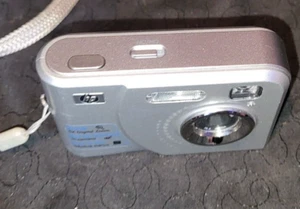 HP Photosmart E337 5.0MP Compact Digital Camera Silver Tested - Picture 1 of 4