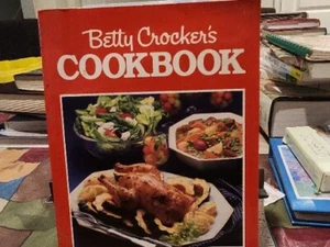 Betty Crocker's Cookbook GOLDEN 5 Ring Binder 3rd Printing Vintage 1987 - Picture 1 of 2