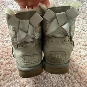 Damen UGG Boots Gr. 38 Bailey Bow Hellgrau - Bild 1 von 4