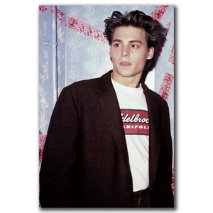 Poster in TESSUTO attore star della musica giovane Johnny Depp Art Hot 12x18 24x36 pollici N3353 - Foto 1 di 3