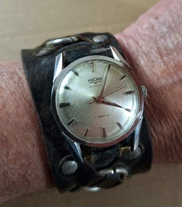 NICE 60s VTG VULCAIN 17J AUTOMATIC RUNNING on Gauntlet Leather strap. - Picture 1 of 14