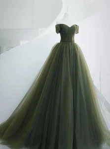 Abiti da sposa eleganti verde scuro spalle scoperte linea A tulle - Foto 1 di 10