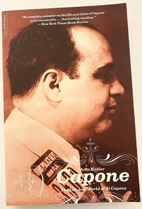 Capone The Life And World Of Al Capone Paperback John Kobler - Foto 1 di 8