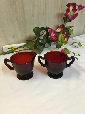 "Azúcarero/crema vintage de vidrio rojo rubí 3 1/2"" de ancho X 3"" de alto" Foto 1 de 4