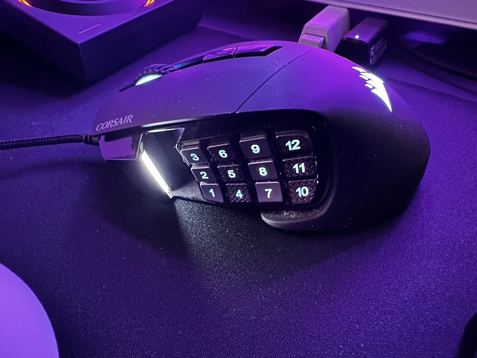 Mouse óptico para juegos Corsair SCIMITAR pro MOBA/MMO — amarillo Foto 1 de 4