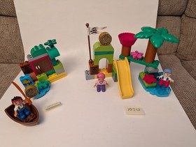 Lego Duplo 10512 Jake & the Never Land Pirates &  10513 Never Land Hideout -100%