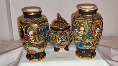  PAIRE DE VASES SATSUMA EN PORCELAINE DU JAPON DÉCOR ÉMAILLÉ SUR FOND OR + ENCEN - Photo 1/4