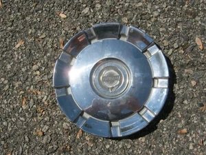 One factory original 2005 2006 Chrysler 300 center cap hubcap 04895801AA - Picture 1 of 24