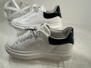 Zapatillas Valentino blancas y negras talla 7 - Imagen 1 de 7