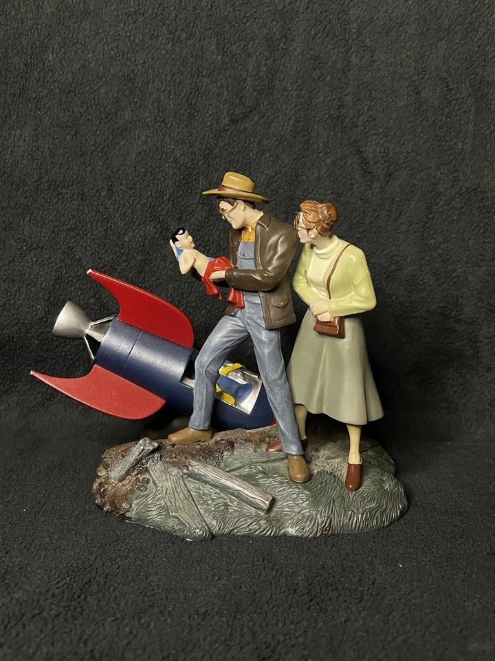 DC Direct - Superman Llegada a Smallville - Mini-estatua Usada Foto 1 de 4