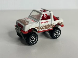 Hot Wheels 1988 4x4 Dirty Dog Suzuki Samurai Tracker White 1:64 Near Mint - Picture 1 of 6