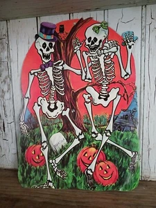 Squelettes vintage Halloween 14,5 pouces découpés sous pression dans un cimetière USA - Photo 1/6