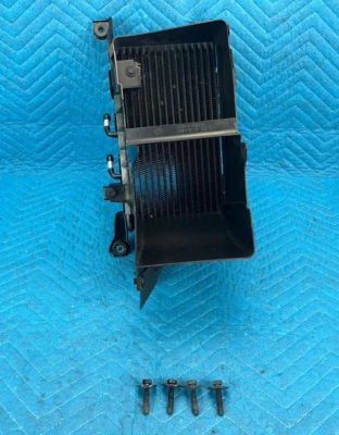 Radiador enfriador de aceite de transmisión Lexus LX570 con conducto de aire delantero y trasero 2008-2021 OE Foto 1 de 4