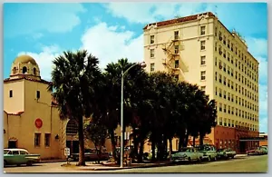 De colección Brownsville Texas TX Downtown Levee Street Coches Antiguos Años 50 Ver Postal - Imagen 1 de 2