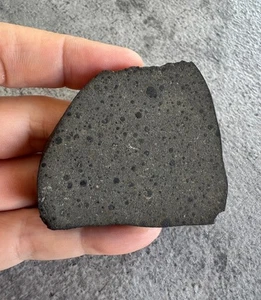 Meteorite chondrite CK6 Taounnant 001 slice 47.1 g - Picture 1 of 4