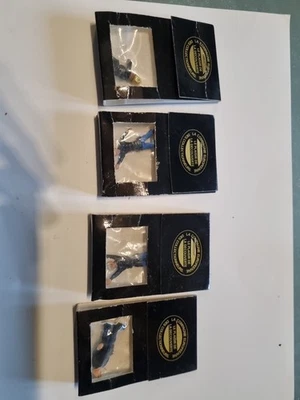 4 Pochettes avec figurines de "pompiers" FF MODELS Ech 1/43.  - Photo 1/4