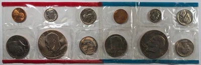 1977 P and D Uncirculated Mint Set - Image 1 of 4