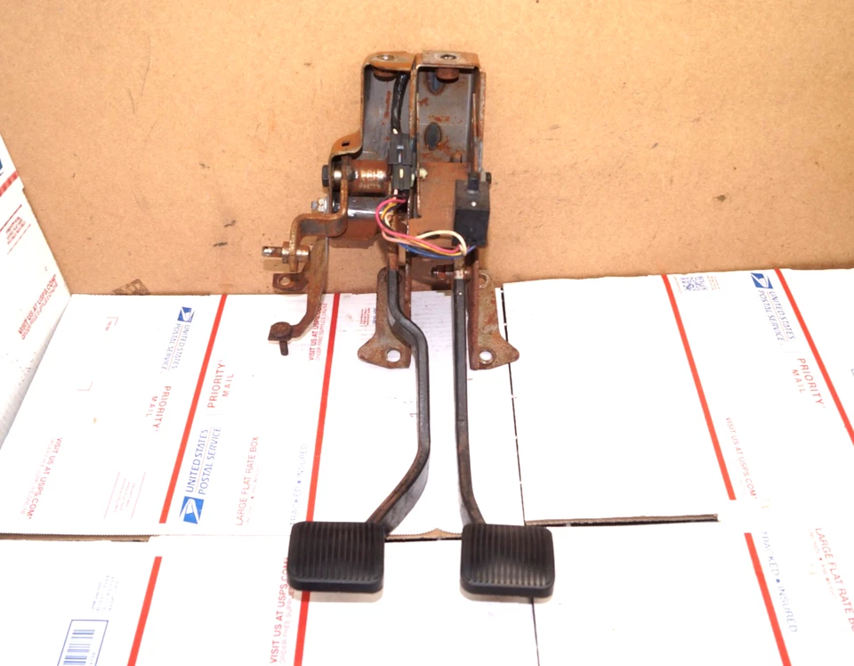 91-96 Jeep Cherokee XJ Manual Transmission Clutch Pedal Assembly  5 Speed OEM MJ Foto 1 de 4