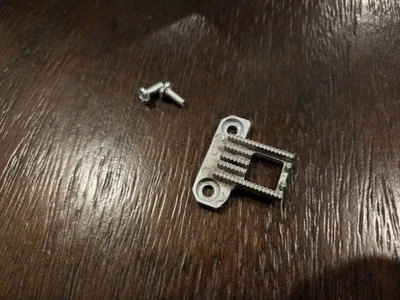 Máquina de coser Singer 4432 pieza de repuesto alimentación perro Foto 1 de 2