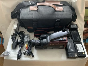 JVC GR-65 VHS-C VIDEO MOVIE CAMCORDER FULLY ACCESSORISED WITH CARRY CASE - Picture 1 of 20