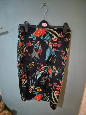 F&F Size 12 Black Floral Knee Length Pencil Skirt (1024/32/v) - Image 1 of 3