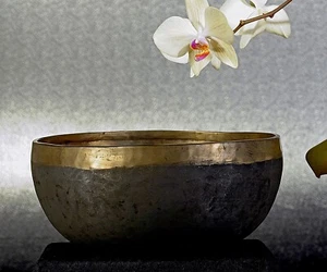 Klangschale Bengalen Hörprobe Planetenton Eros Meditation Klangmassage 792g M68 - Bild 1 von 1