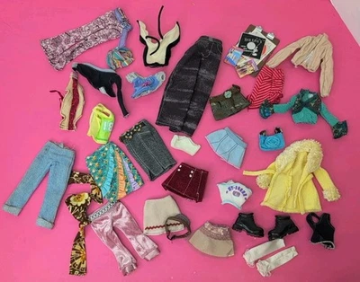 Lote de ropa de muñeca de moda Mattel My Scene de 12" varios tops pantalones faldas #OE Foto 1 de 4