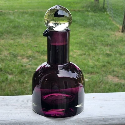 Jarra de vidrio vintage amatista con tapón de punto 9" Estate Find LEER Foto 1 de 4