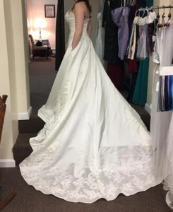 Mary's Bridal ivory A-line wedding dress, size 8, new, never worn, with pockets, - Picture 1 of 5