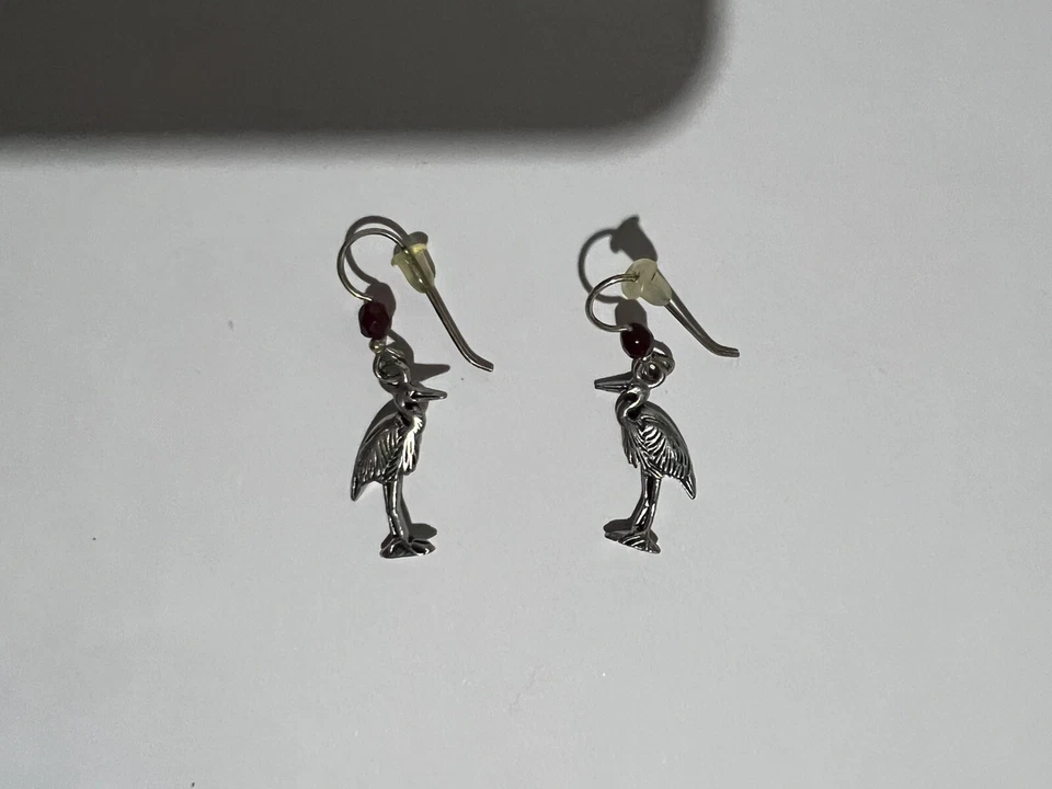 Pendientes colgantes garza peltre pájaro garceta cuentas rojas Foto 1 de 4