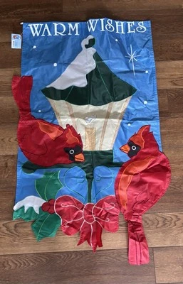 Hermosos apliques de bandera de jardín de cardenales Foto 1 de 4