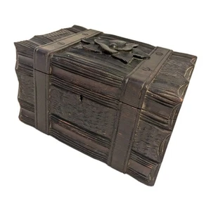 Antica scatola portasigari design legno intagliato Foresta Nera con portasigari e serratura - Foto 1 di 11
