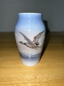 Royal Copenhagen Vase Denmark 1087 88B Water Birds Duck Vintage Signed CH - Picture 1 of 24