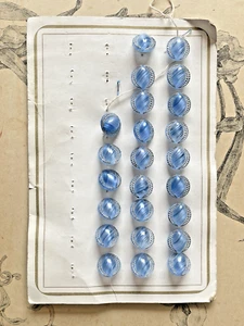 Ancienne plaquette de boutons en verre bleu & Argent Mercerie collection France - Picture 1 of 2