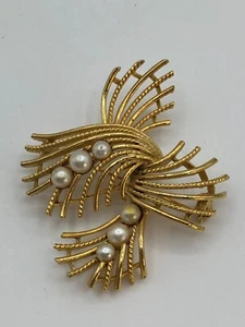 Vintage Signed LISNER Gold Tone Faux Pearl Abstract Maltese Cross Brooch Pin - Picture 1 of 9