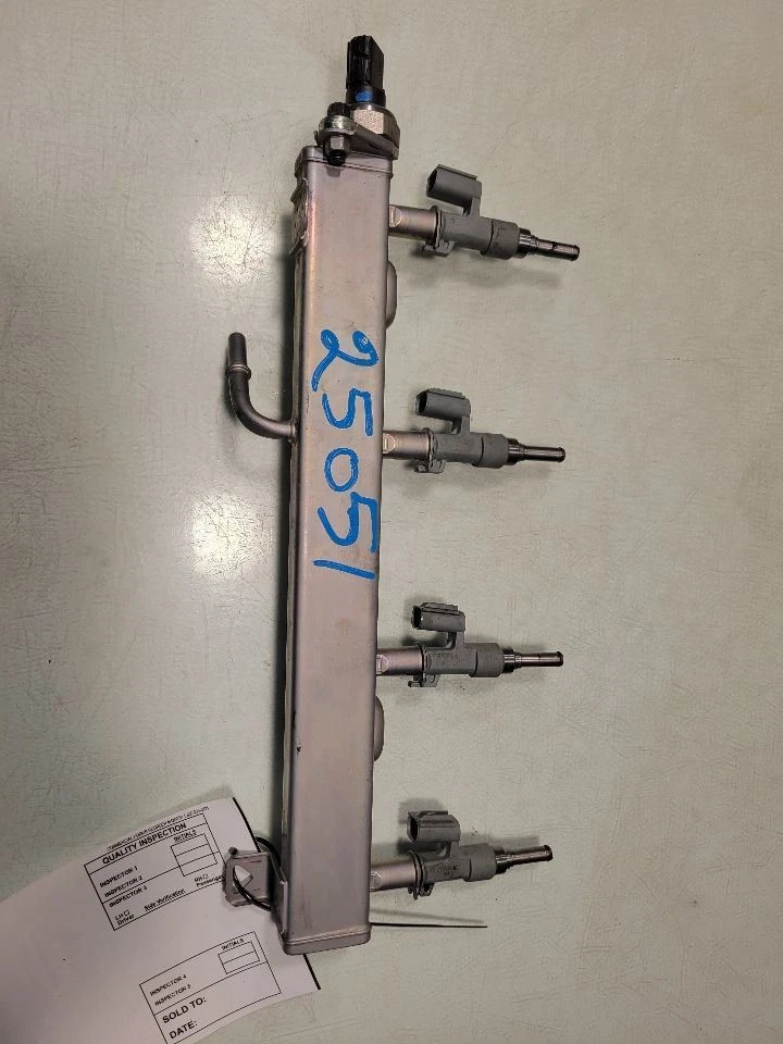 Piezas de inyección de combustible superior del inyector de combustible para LEXUS ES300H 19-23  Foto 1 de 4
