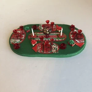 Mesa de comedor ovalada de Navidad Jackie’s Corner para casa de muñecas miniatura - Imagen 1 de 5