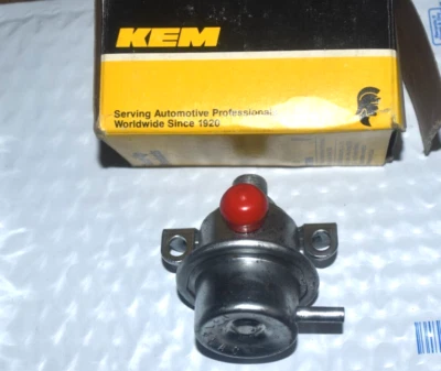 Fuel Injection Pressure Regulator Ford Aerostar Explorer  Ranger Mazda Navajo - Image 1 of 4