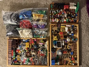 Lote de piezas y accesorios de minifiguras LEGO vintage años 90 y modernas - Imagen 1 de 13