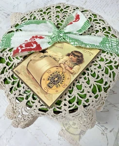 Grandma's VINTAGE tin of mixed buttons, threads and doily SWEET! - Picture 1 of 11