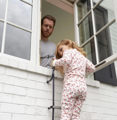 First Alert EL52-2 escalera de escape de incendios de dos pisos, acero, antideslizante Foto 1 de 4