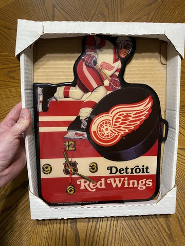 Vintage 1989 Steve Yzerman NHL Detroit Red Wings Wall Clock Tested Canada 15x12 Cover