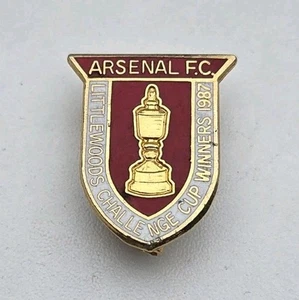 RARE ARSENAL LITTLEWOODS CHALLENGE CUP WINNER 1987 VINTAGE PIN BADGE - Bild 1 von 2