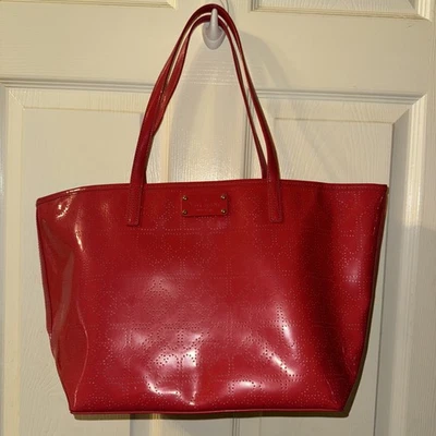 Bolso de Mano Kate Spade Harmony Metro Rojo Perforado Charol EXCELENTE 2016 Foto 1 de 4