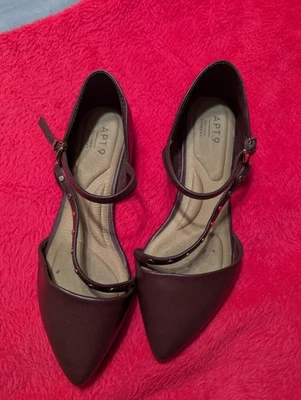 APT.9 Women’s Size 7.5M Burgundy Pointed Double Strap Toe Strap Flats Cushioned  - Image 1 of 4